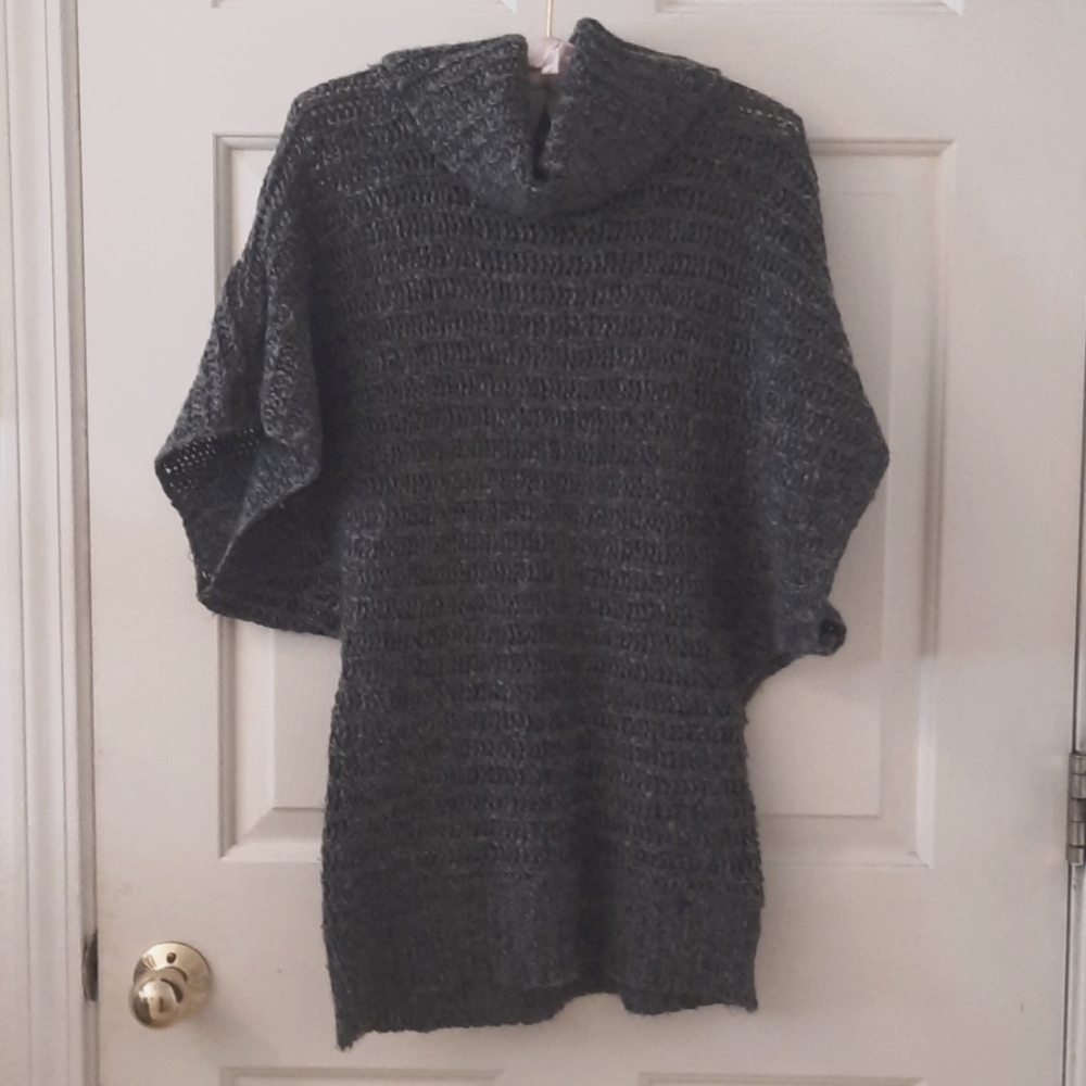 Free People short sleeve cowl neck sweater. Gray. Size medium.